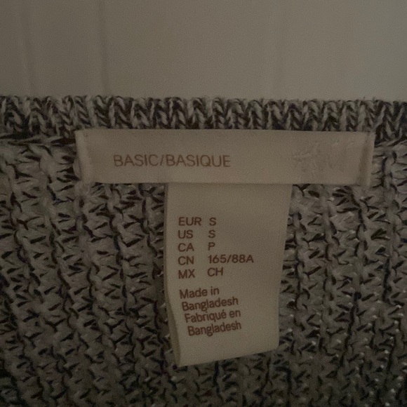 HM sweater black and white with grey. Fits size US size 4-8 - Picture 1 of 2